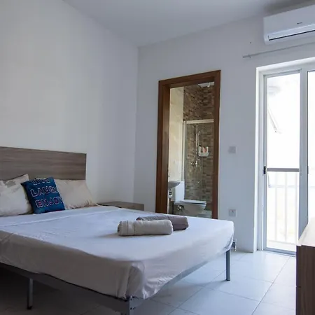 Gazde/Camere de închiriat Seafront Msida
