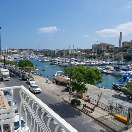 Seafront منزل للإقامة *